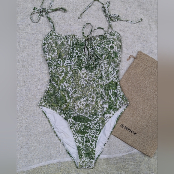 Berlook / BNWT / small / Medium / large  / bikini - Picture 1 of 3